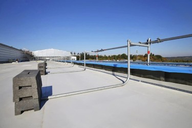 Layher Dakrandbeveiliging platte daken header