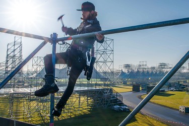 Event podia tribune header